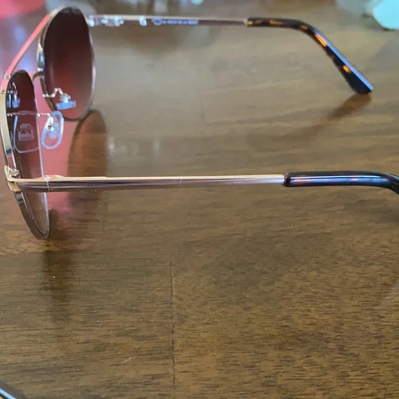 Oscar De La Renta Aviator Sunglasses - Picture 2 of 7